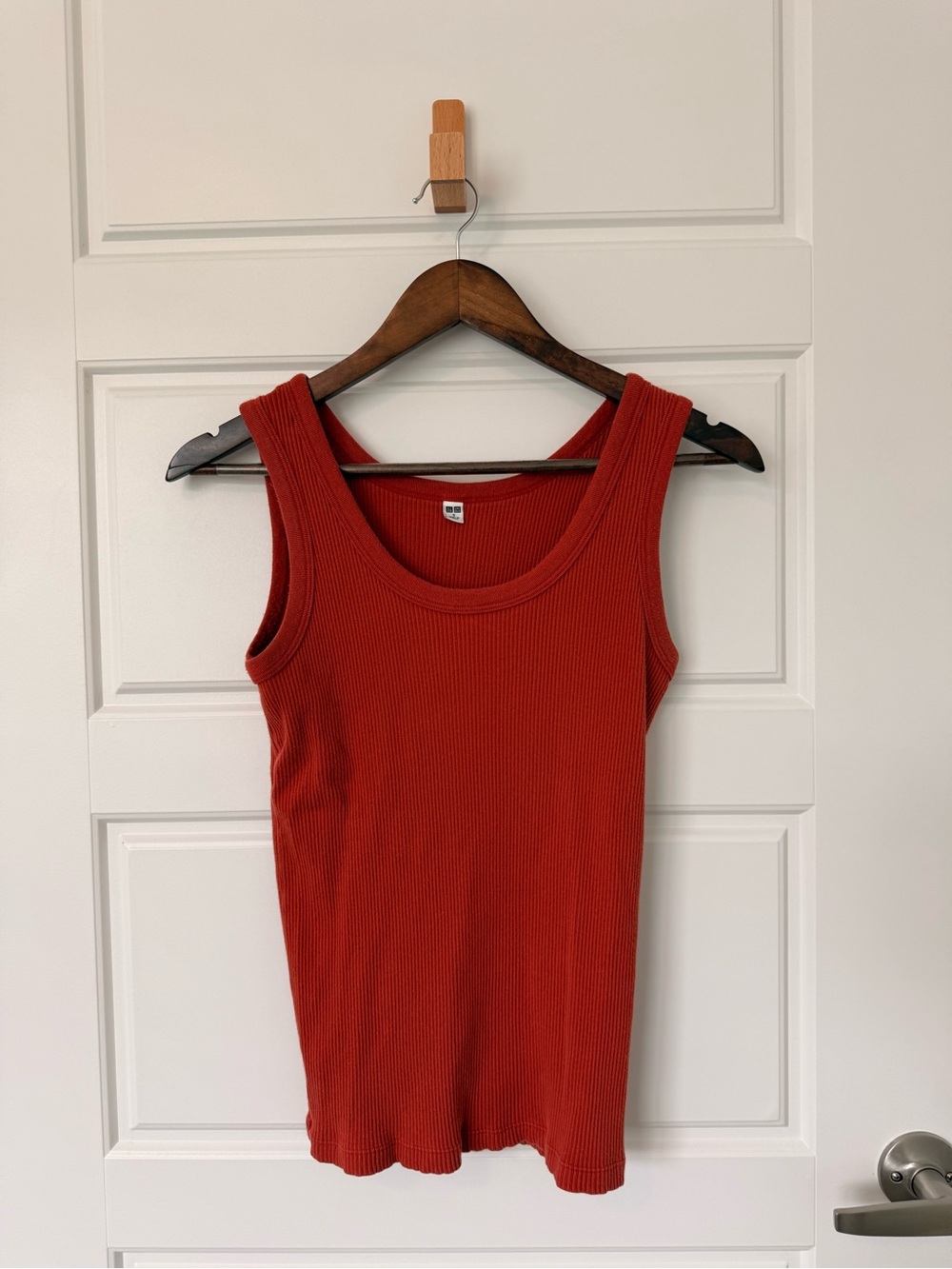 UNIQLO Women’s Cotton Ribbed Scoop Neck Tank Top – Rust Red / Orange, Size Small